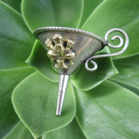 Italian Brass Perfume Funnel FLEUR DE LIS Flowered - Picture 1 of 10